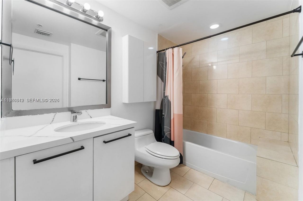 90 SW 3rd St, Unit 1406, Miami, FL 33130 Photo