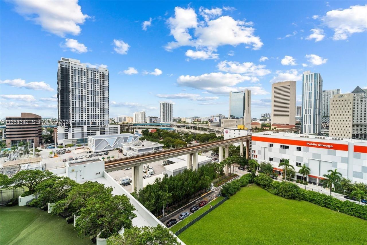 90 SW 3rd St, Unit 1406, Miami, FL 33130 Photo