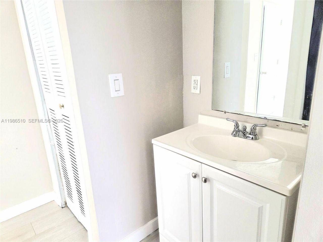 1700 NE 191st St , Unit 100, Miami, FL 33179 Photo