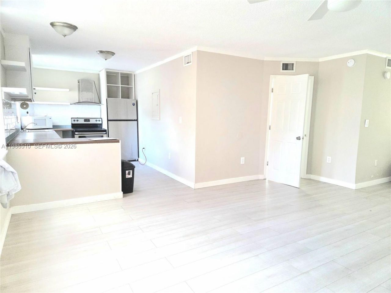 1700 NE 191st St , Unit 100, Miami, FL 33179 Photo