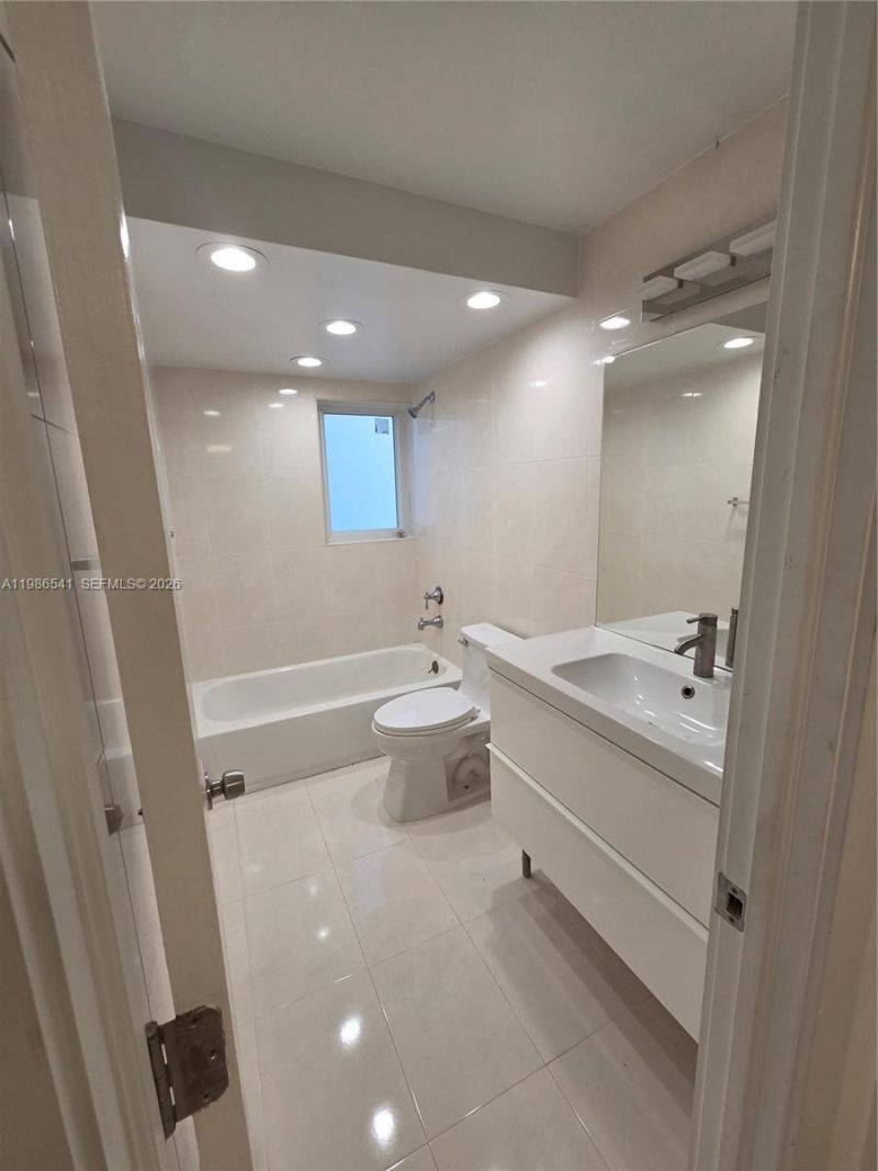 620 NE 12th Ave, Unit 101, Hallandale Beach, FL 33009 Photo