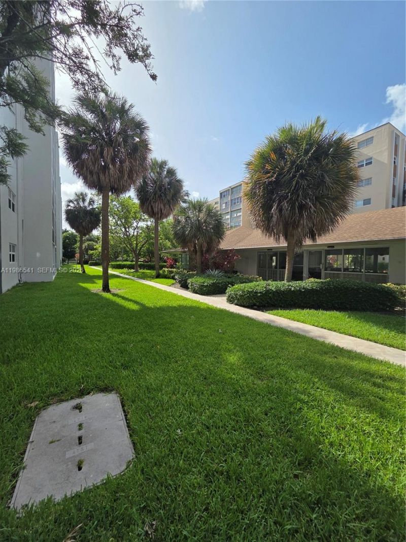 620 NE 12th Ave, Unit 101, Hallandale Beach, FL 33009 Photo