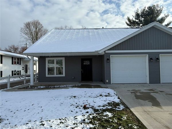 244 Allen Lane SE, New Philadelphia, OH 44663