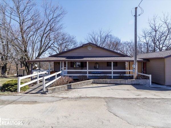 1275 Holiday Lane, Unit 1, Brooklyn, IA 52211