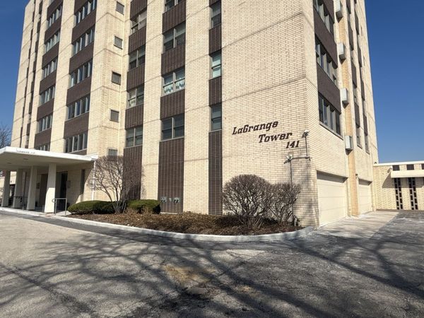 141 N La Grange Road , Unit 801, La Grange, IL 60525