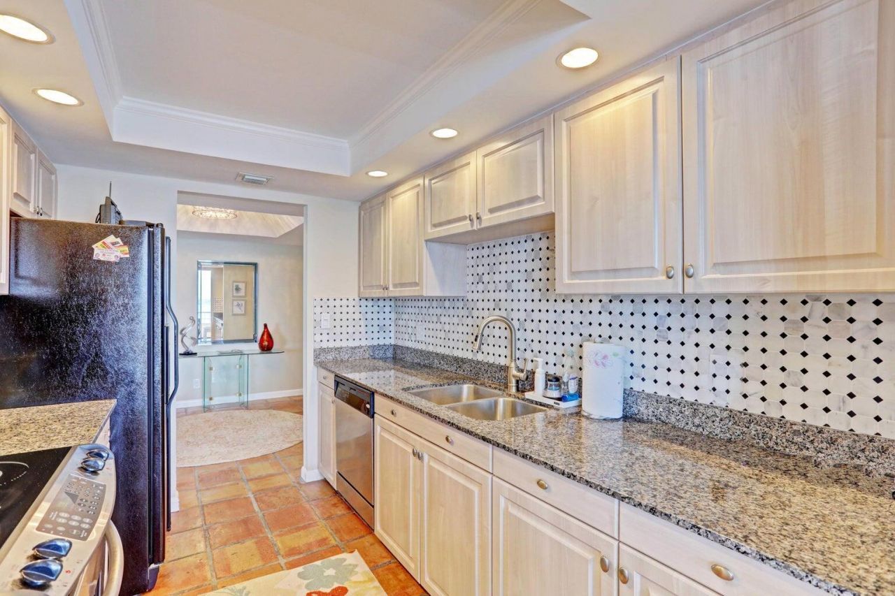 5510 N Ocean Drive, Unit 17d, Singer Island, FL 33404 Photo