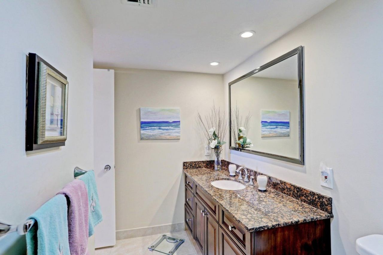 5510 N Ocean Drive, Unit 17d, Singer Island, FL 33404 Photo