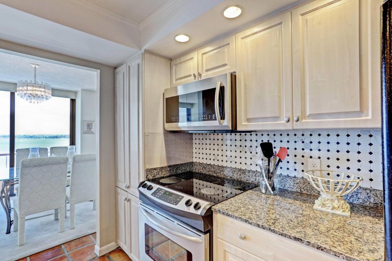 5510 N Ocean Drive, Unit 17d, Singer Island, FL 33404 Photo