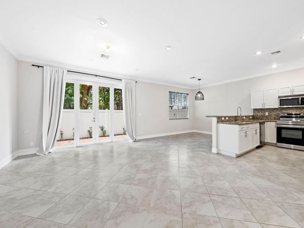 3434 NE 13th Avenue, Oakland Park, FL 33334