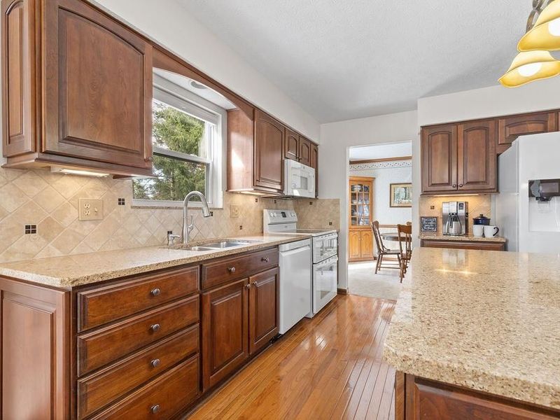 329 Hampton Park , Westerville, OH 43081 Photo 16