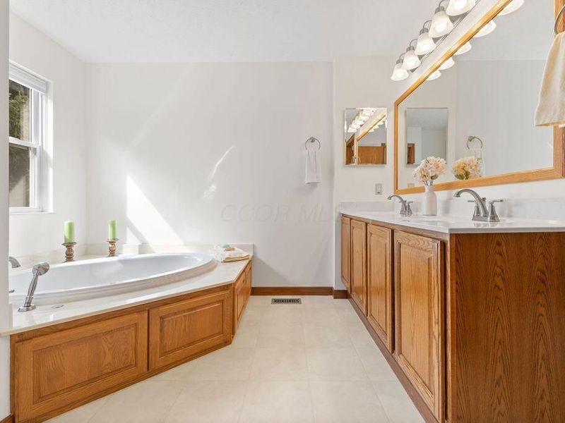 329 Hampton Park , Westerville, OH 43081 Photo 32