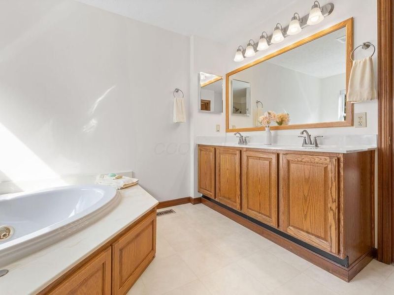 329 Hampton Park , Westerville, OH 43081 Photo 33