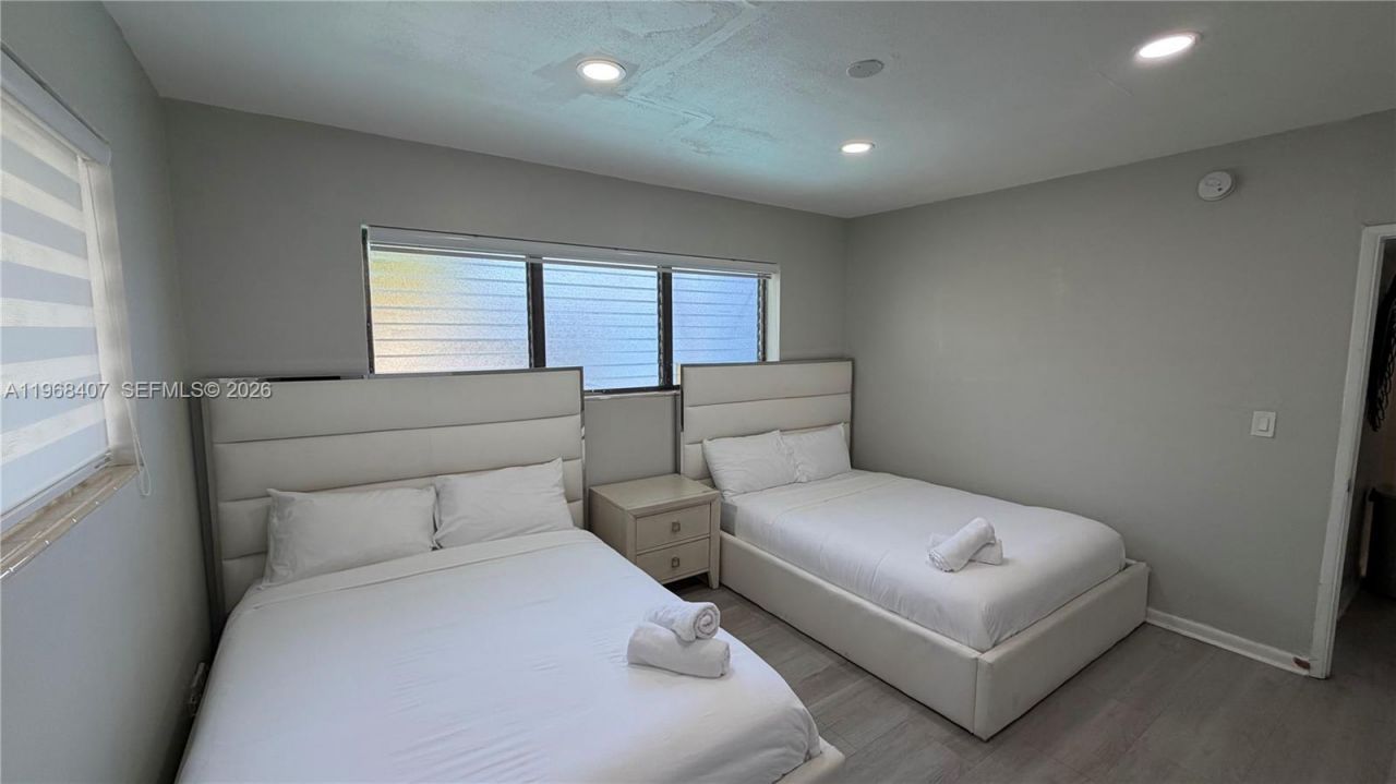 10000 E Bay Harbor Dr, Unit 14, Bay Harbor Islands, FL 33154 Photo