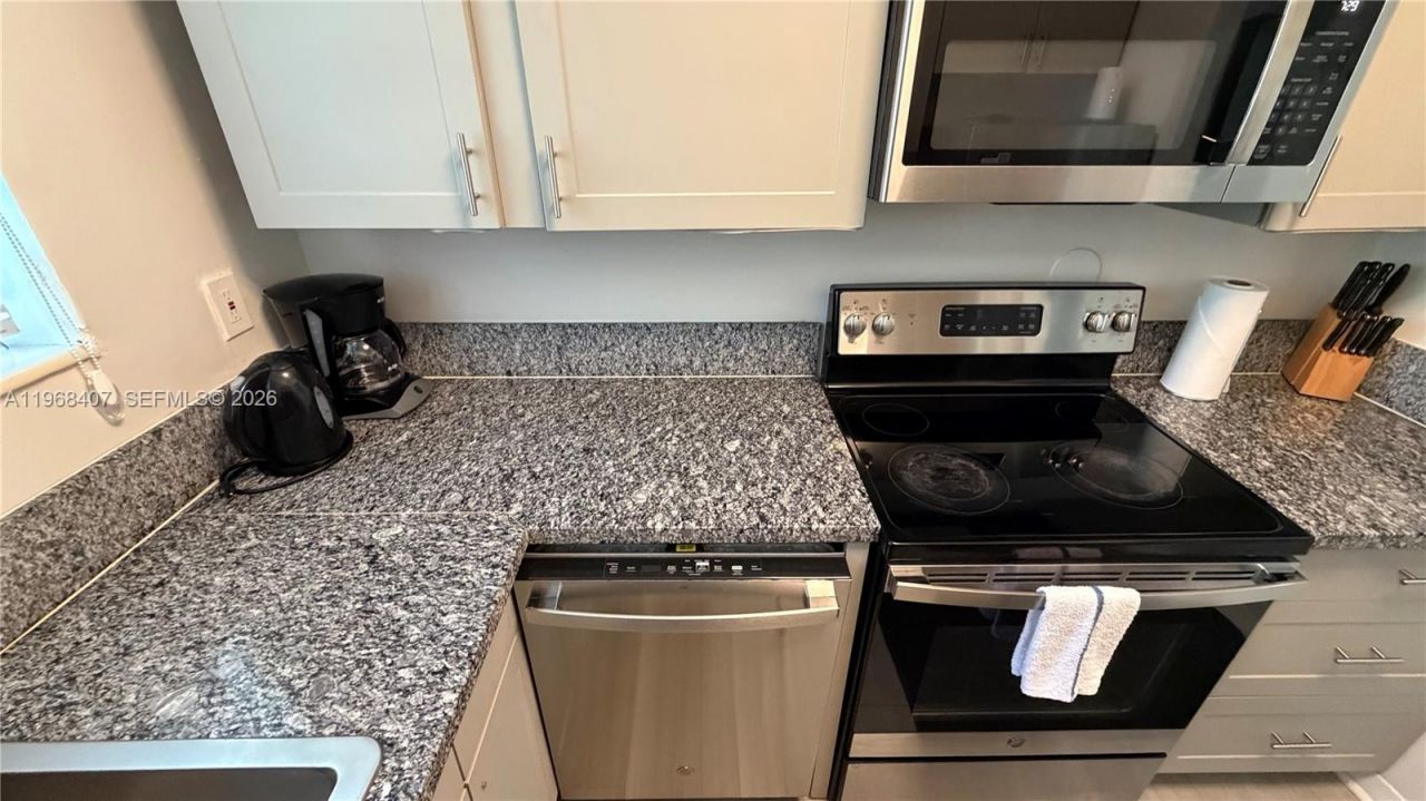 10000 E Bay Harbor Dr, Unit 14, Bay Harbor Islands, FL 33154 Photo