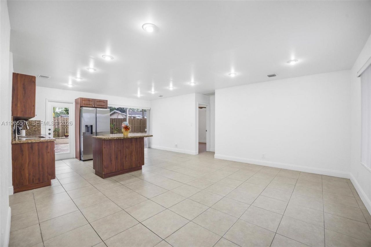 6450 Mckinley St , Hollywood, FL 33024 Photo