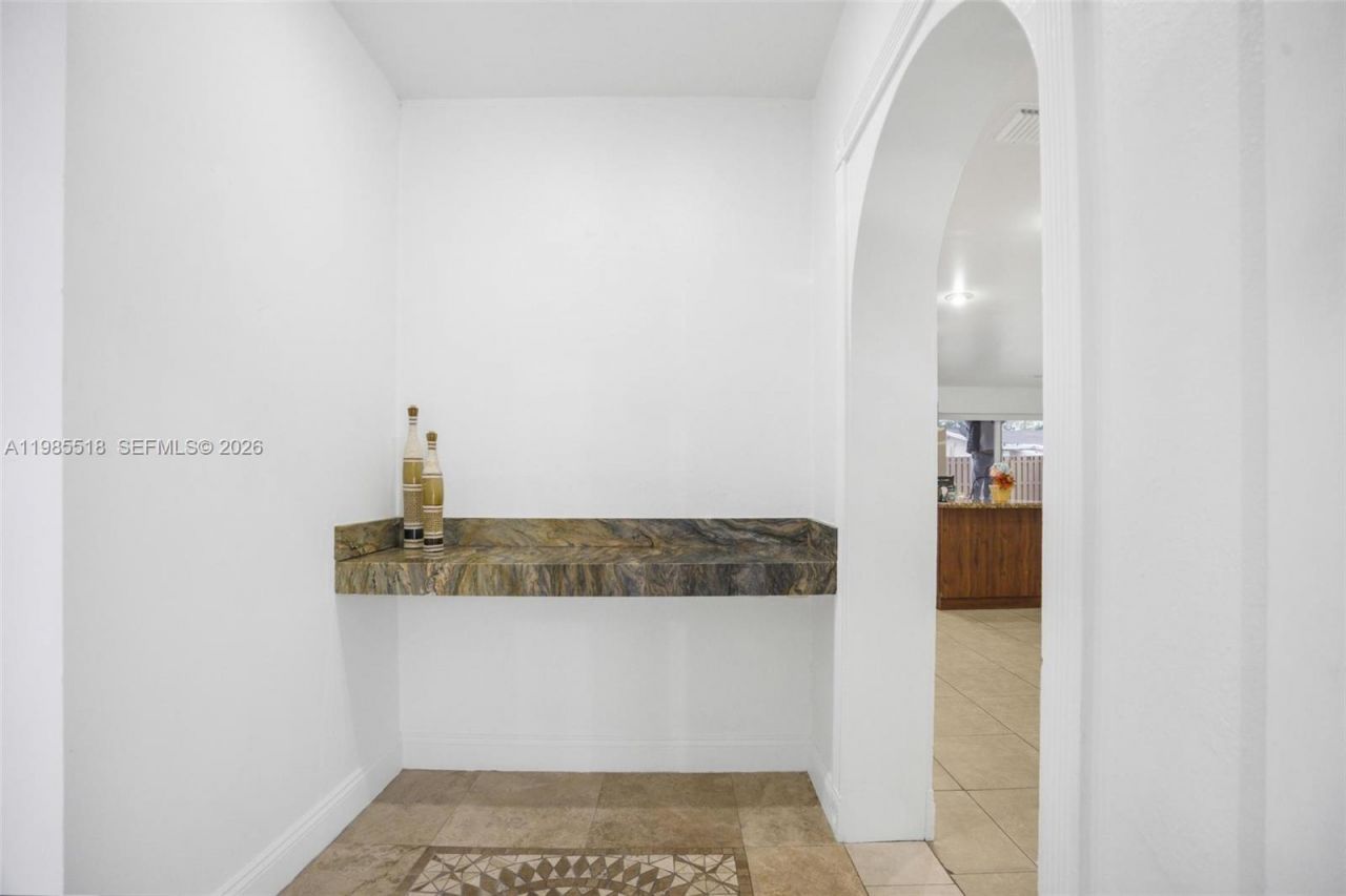 6450 Mckinley St , Hollywood, FL 33024 Photo