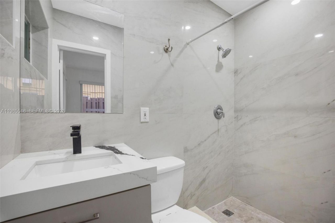 6450 Mckinley St , Hollywood, FL 33024 Photo