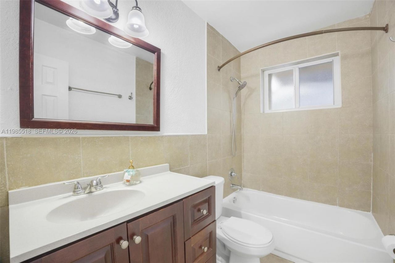 6450 Mckinley St , Hollywood, FL 33024 Photo