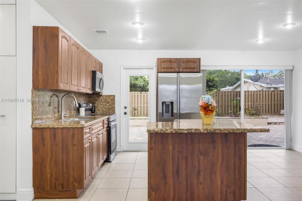 6450 Mckinley St , Hollywood, FL 33024 Photo