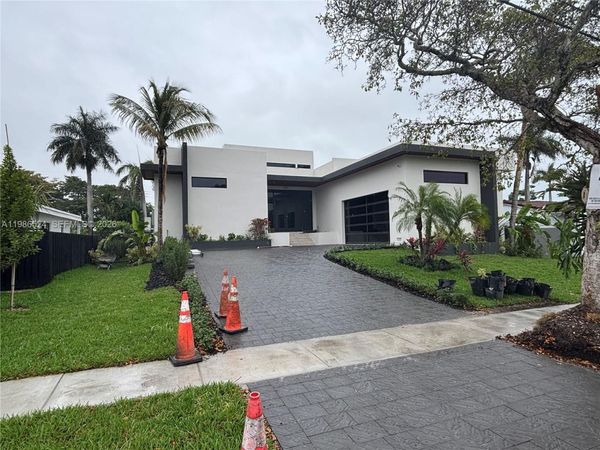 2161 NE 124th St , North Miami, FL 33181