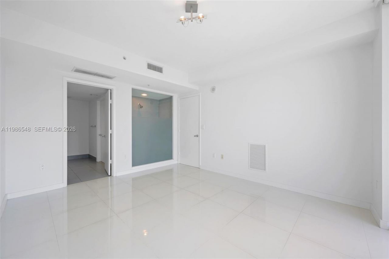92 SW 3rd St, Unit 3902, Miami, FL 33130 Photo