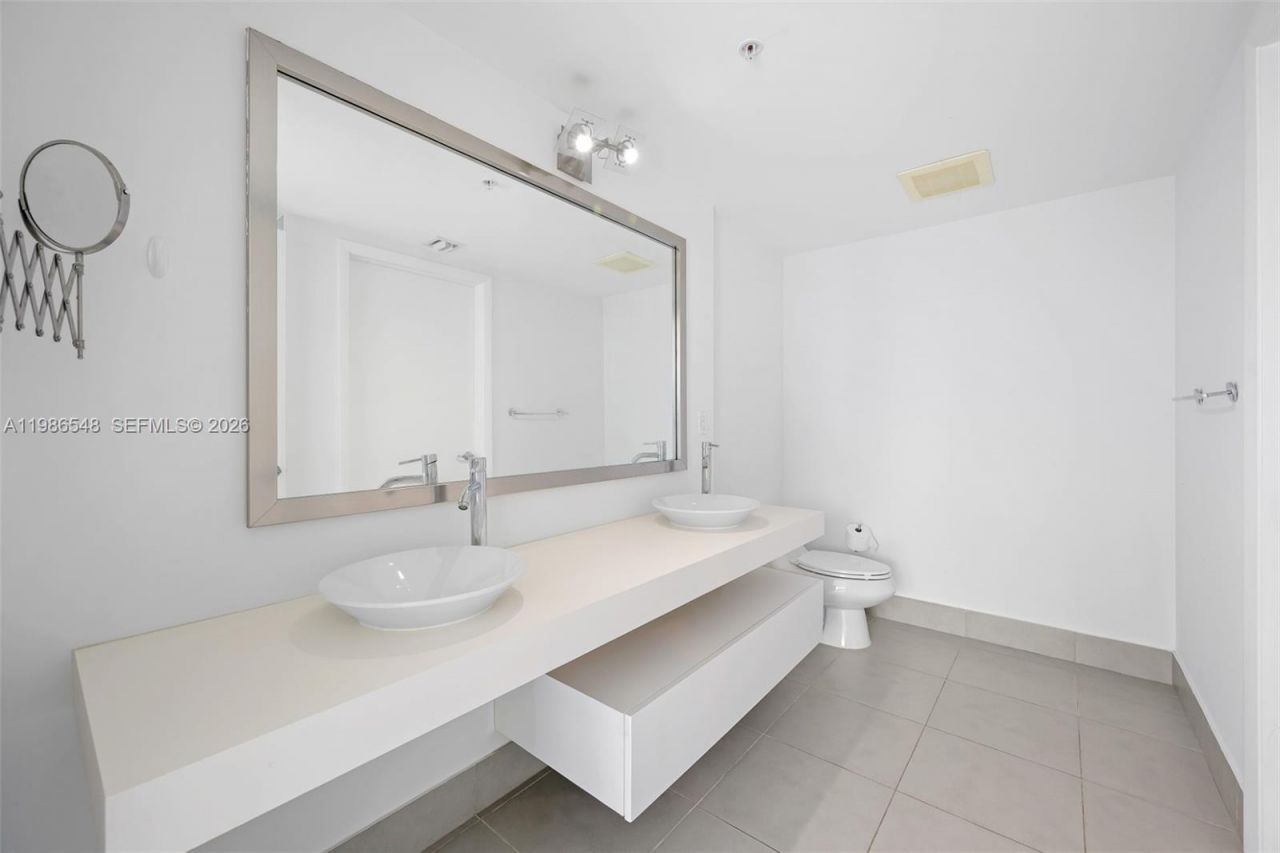 92 SW 3rd St, Unit 3902, Miami, FL 33130 Photo