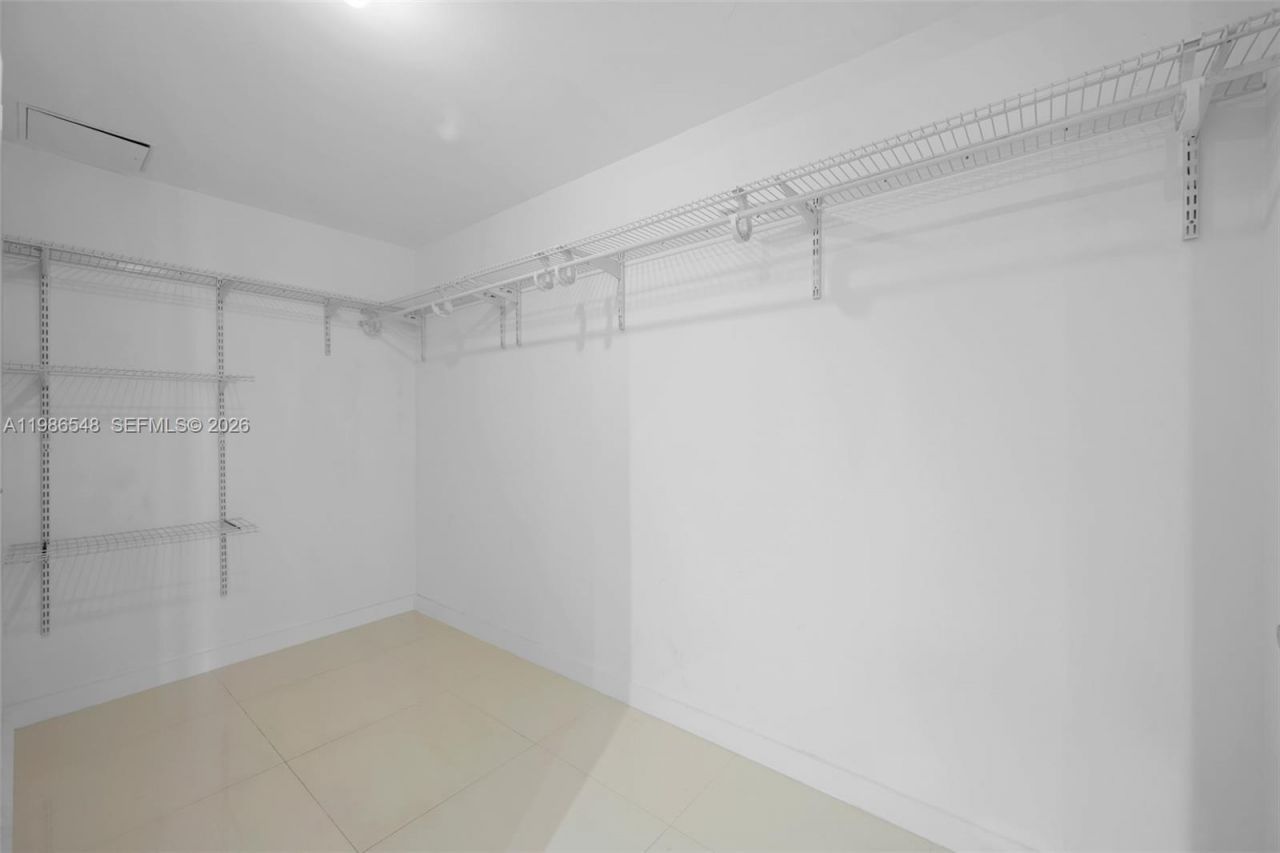 92 SW 3rd St, Unit 3902, Miami, FL 33130 Photo