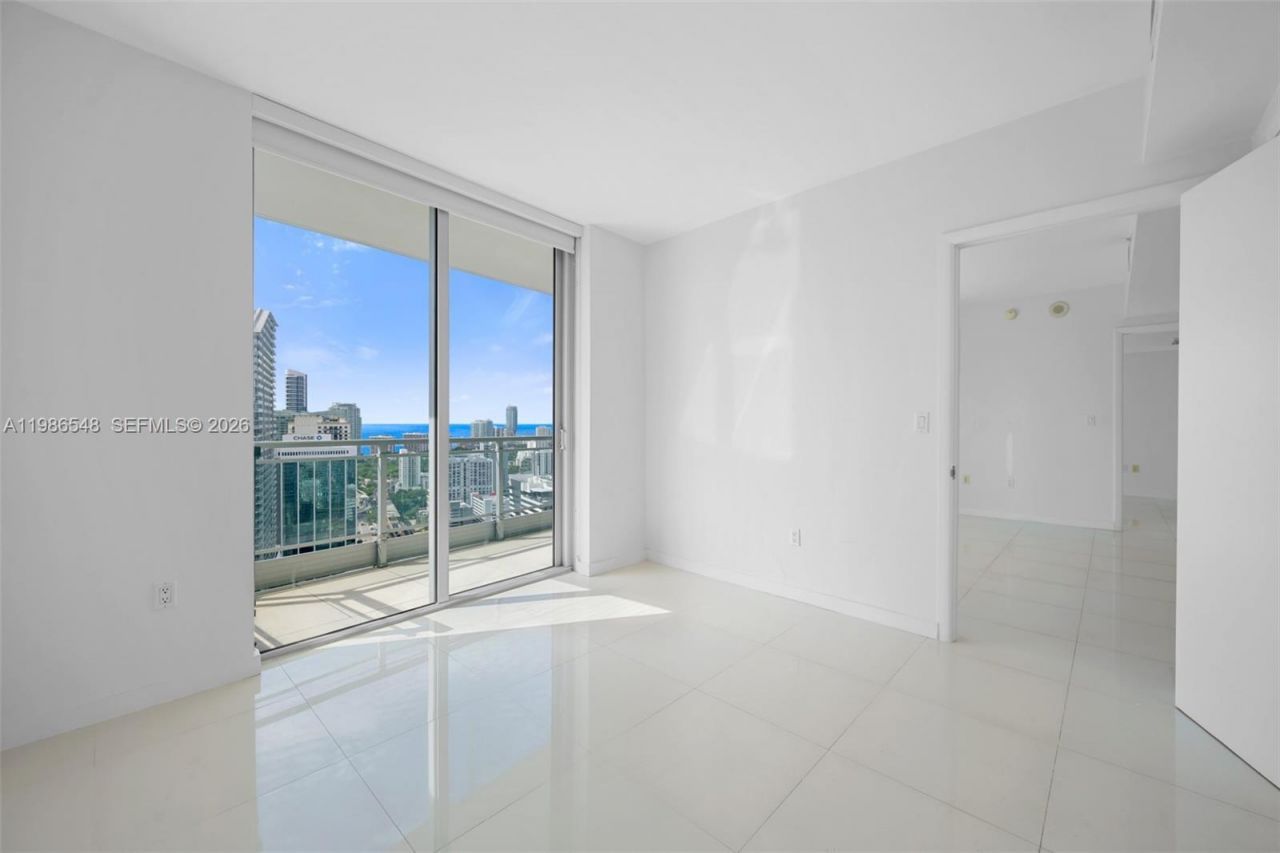 92 SW 3rd St, Unit 3902, Miami, FL 33130 Photo