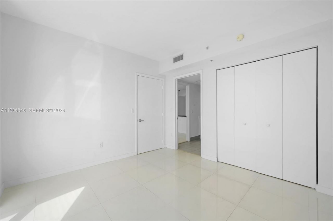 92 SW 3rd St, Unit 3902, Miami, FL 33130 Photo