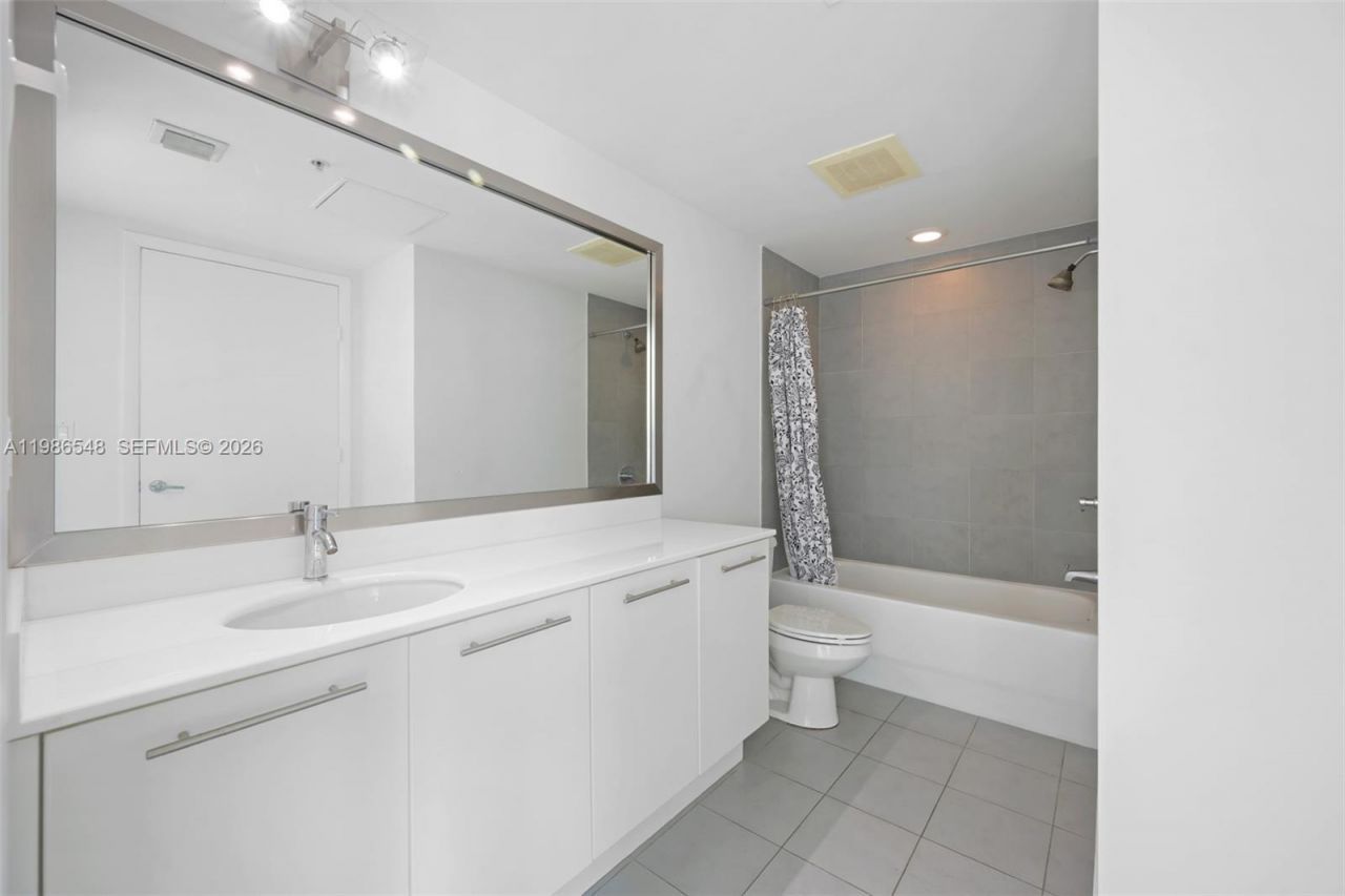 92 SW 3rd St, Unit 3902, Miami, FL 33130 Photo