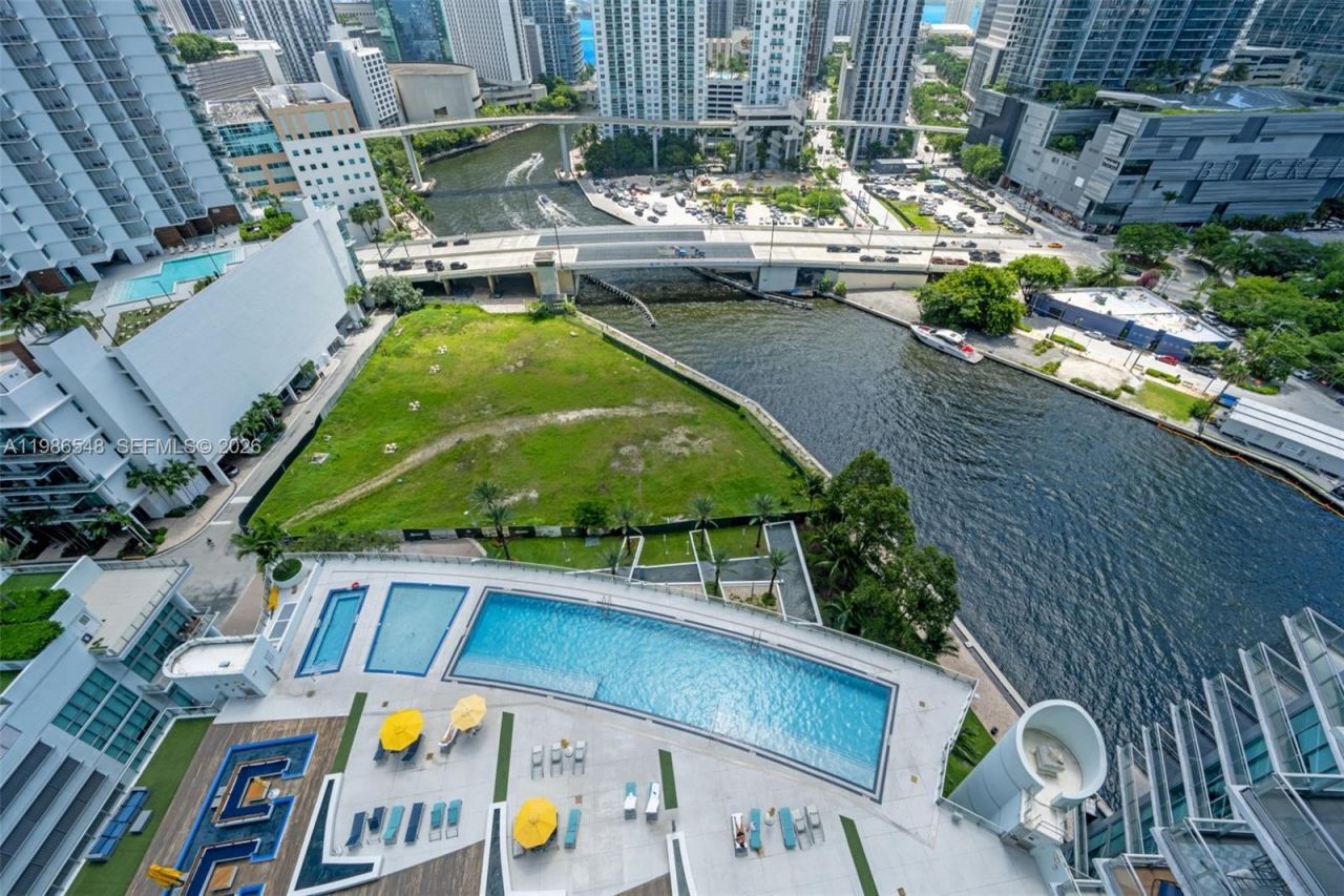 92 SW 3rd St, Unit 3902, Miami, FL 33130 Photo