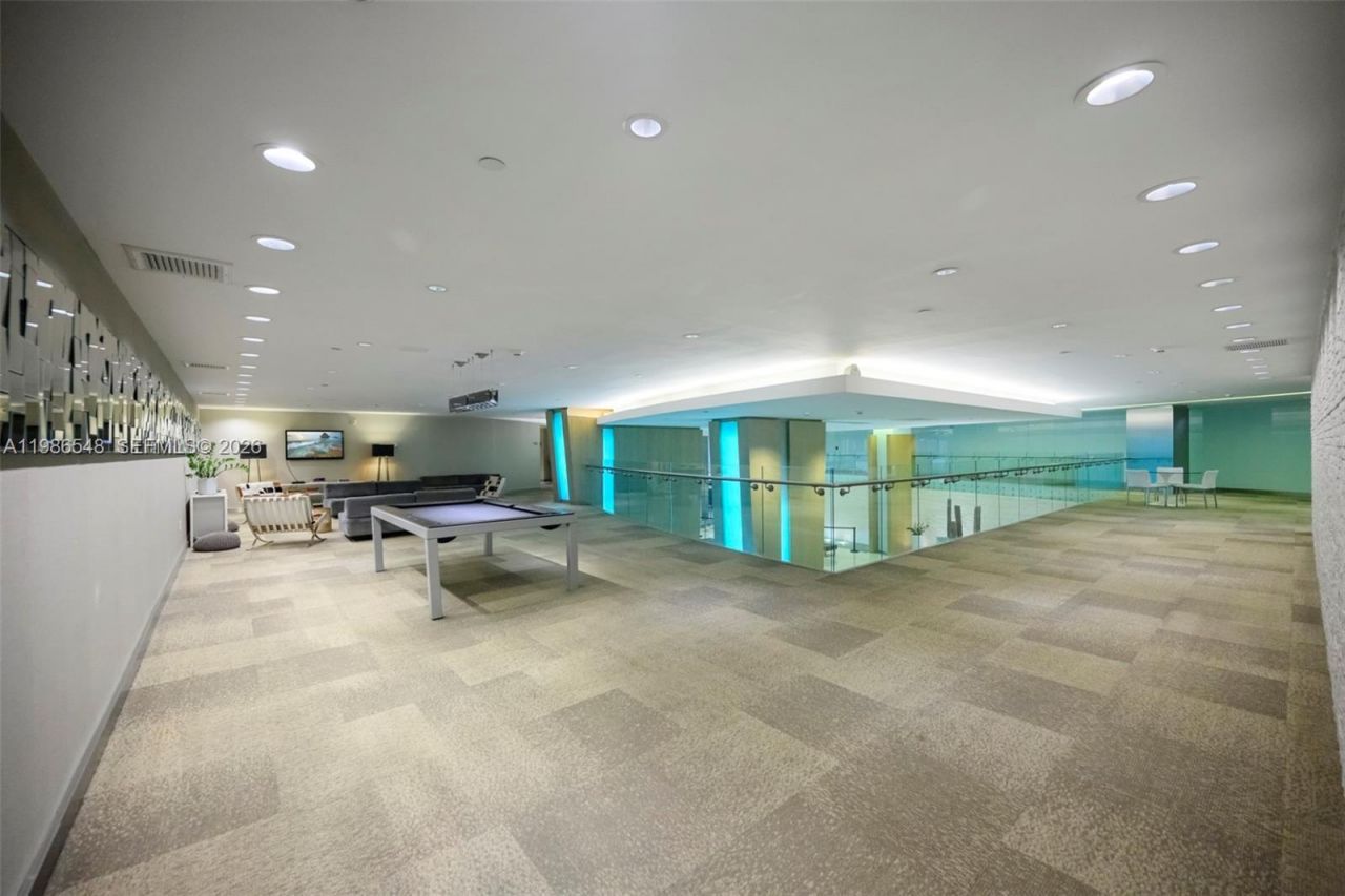 92 SW 3rd St, Unit 3902, Miami, FL 33130 Photo