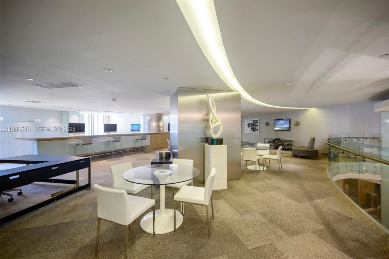 92 SW 3rd St, Unit 3902, Miami, FL 33130 Photo