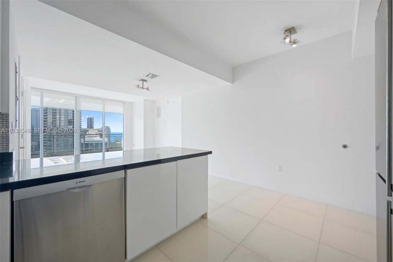 92 SW 3rd St, Unit 3902, Miami, FL 33130 Photo