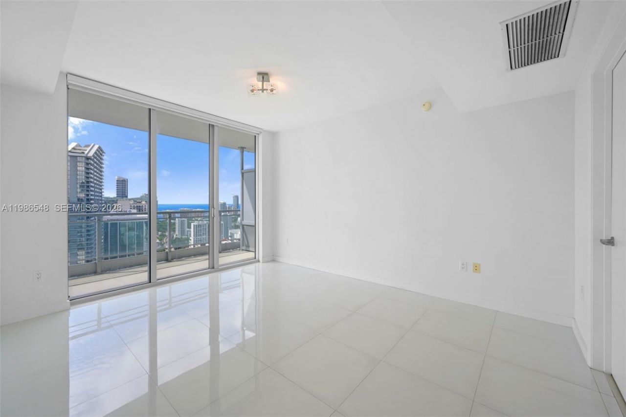 92 SW 3rd St, Unit 3902, Miami, FL 33130 Photo