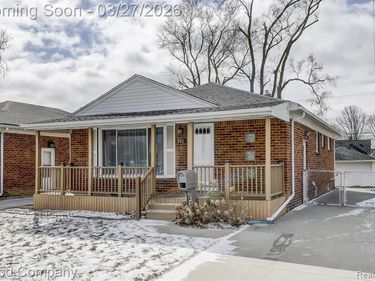 503 W Elmwood Avenue, Clawson, MI 48017