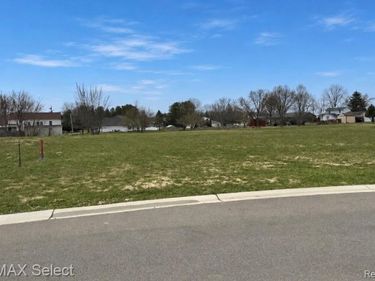5421 Spring Meadows Way #7, Fenton Twp, MI 48451