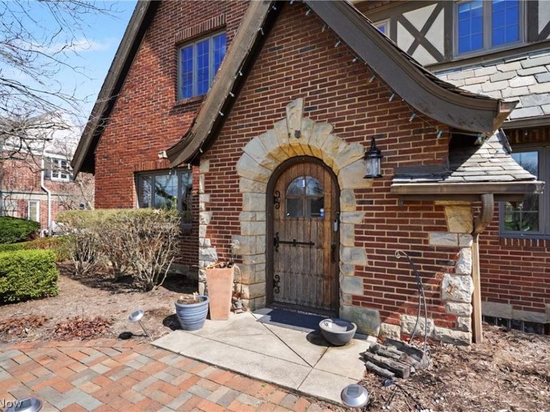 131 N Wheaton Road , Akron, OH 44313 Photo 3