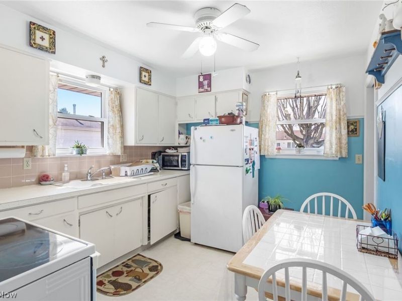 590 & 592 Herbert Road, Akron, OH 44312 Photo 9