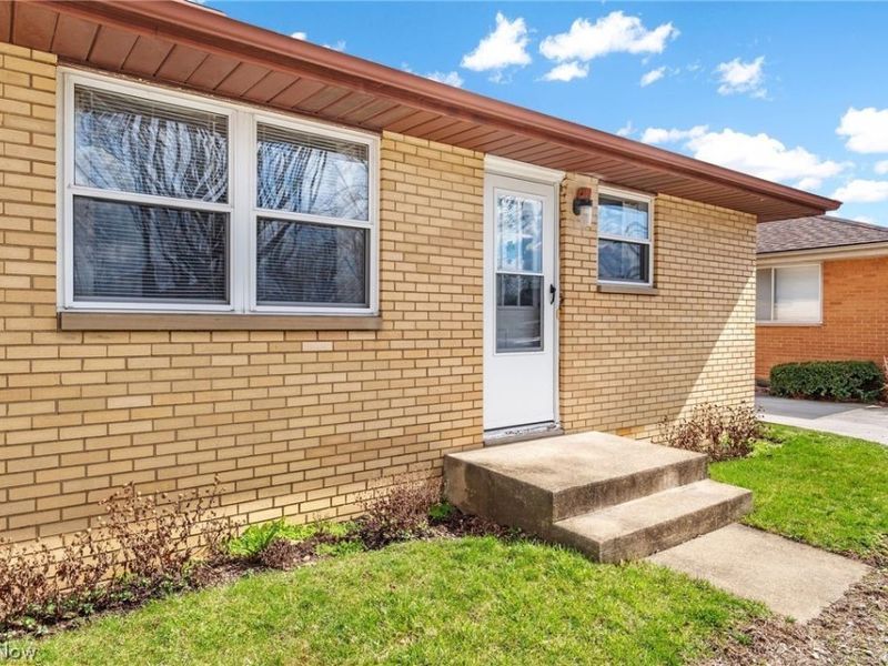 592 Herbert Road , Akron, OH 44312 Photo 3