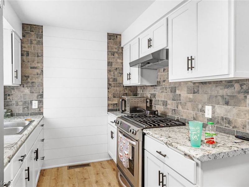 592 Herbert Road , Akron, OH 44312 Photo 35