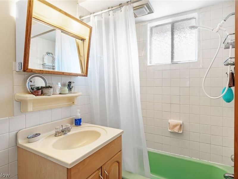 592 Herbert Road , Akron, OH 44312 Photo 8