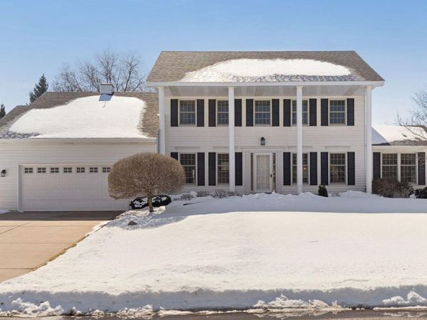 180 Red Oaks Drive, Vadnais Heights, MN 55127