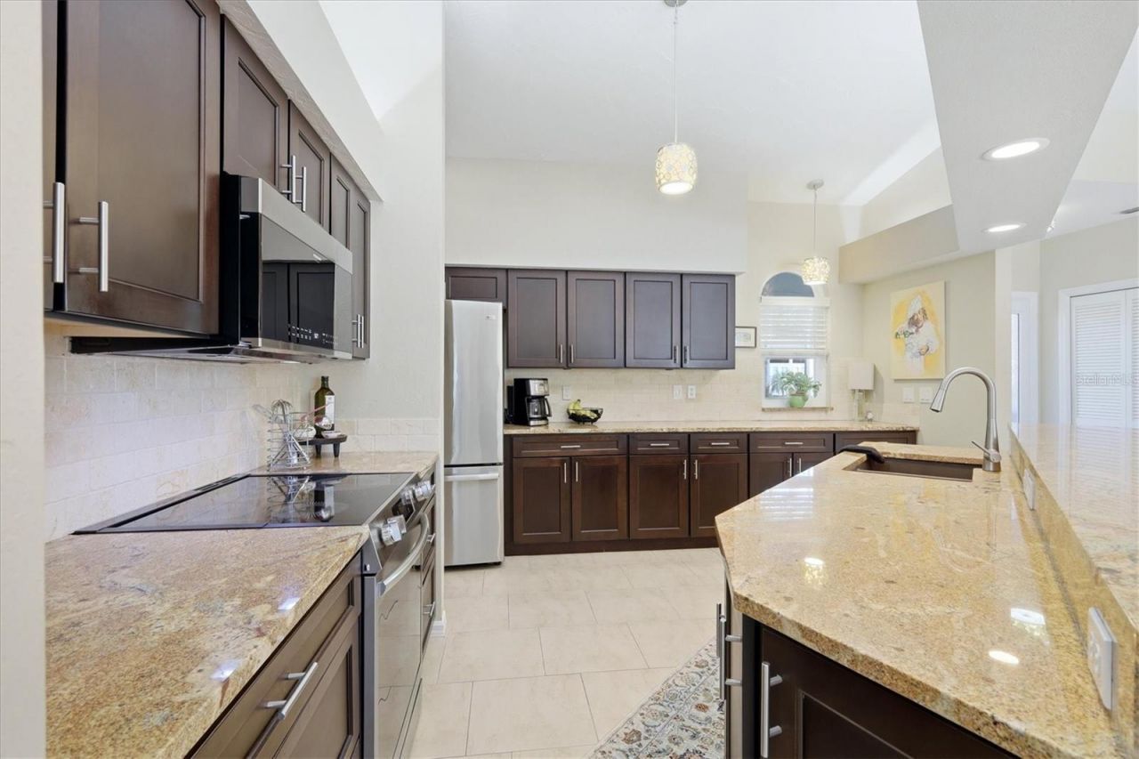 3746 Surrey Lane, Sarasota, FL 34235 Photo