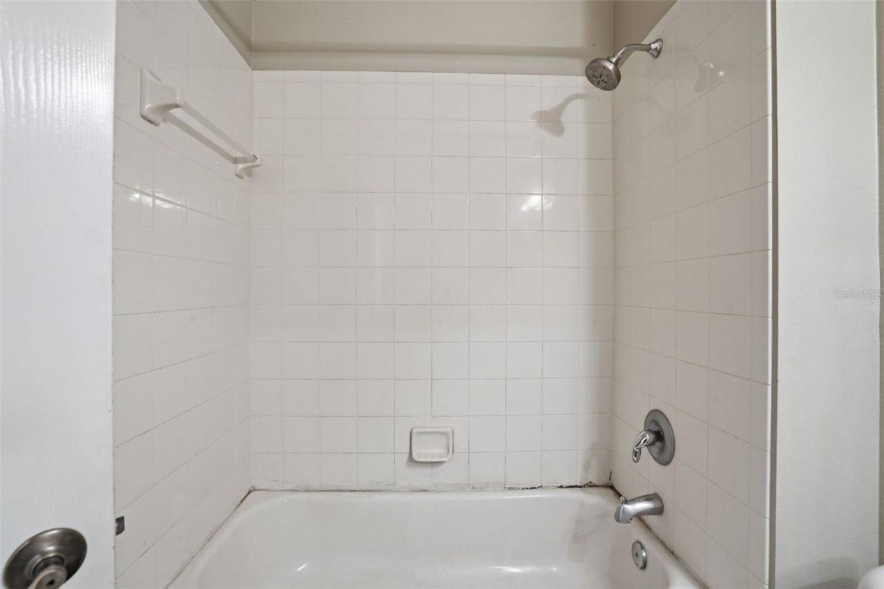 6407 Bridgecrest Drive , Lithia, FL 33547 Photo