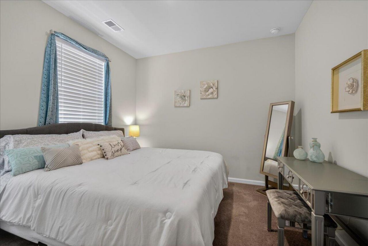 219 Celestial Boulevard Photo 43