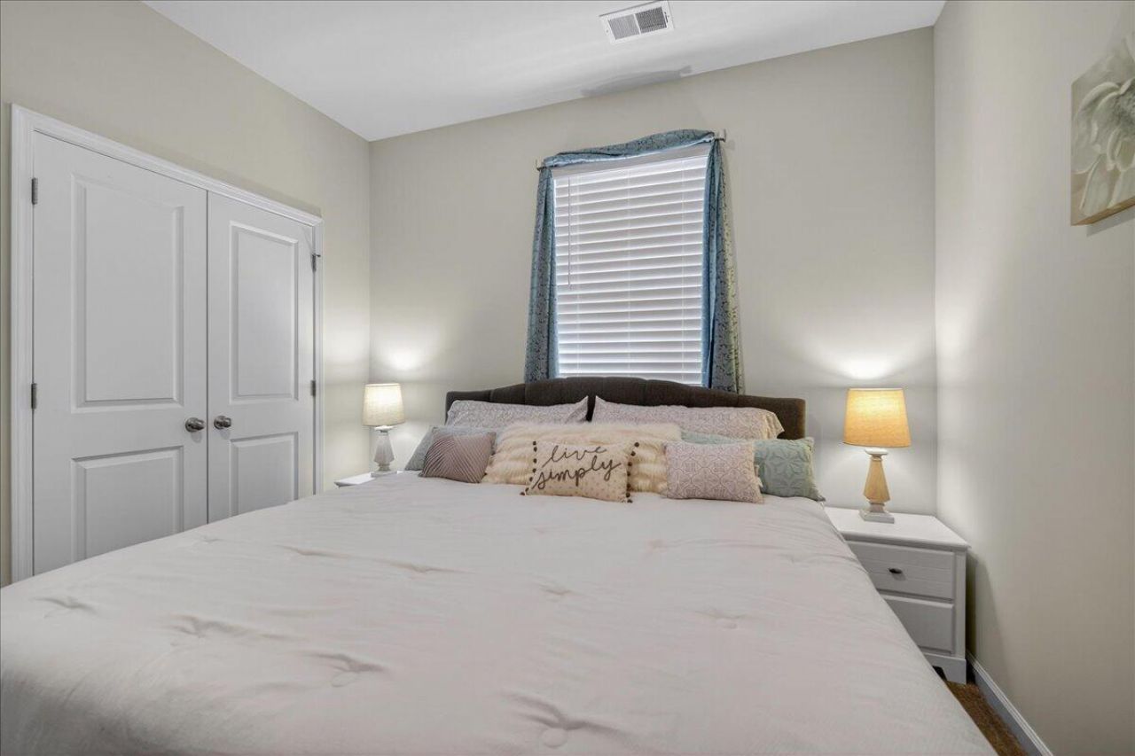 219 Celestial Boulevard Photo 44