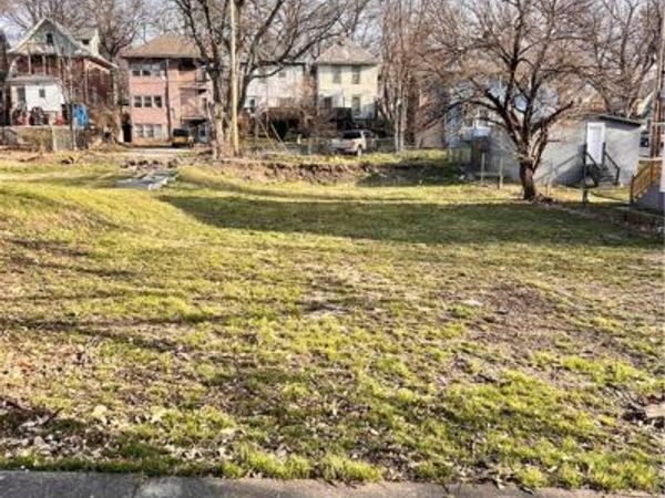 3240 Roberts Street, Kansas City, MO 64124