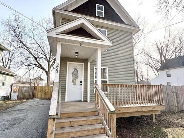 1233 W Michigan Avenue, Lansing, MI 48915