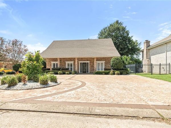 105 CHATEAU LATOUR Drive , Kenner, LA 70065